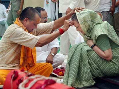 sonia gandhi uttarakhand personal visit