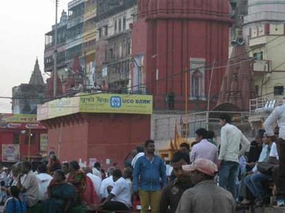2500 narendra and 3600 avind will vote today