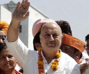 Anupam Kher compaigning for Kiron Kher 