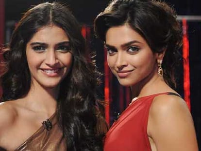 sonam kapoor comment on deepika on cleavage issue