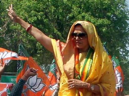 dimple yadav assets worth 9 crore