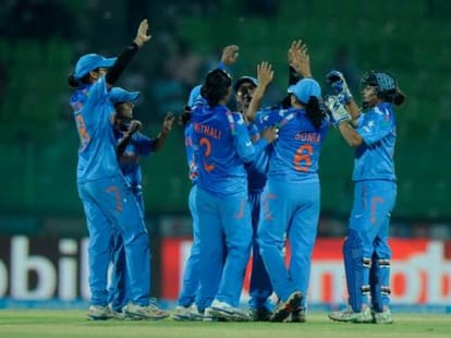 Indian WOmen team Beat SL in fst T20I