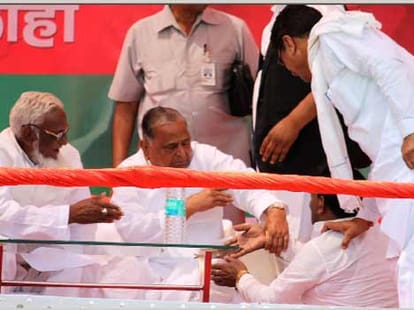 less people in mulayam rally than modi