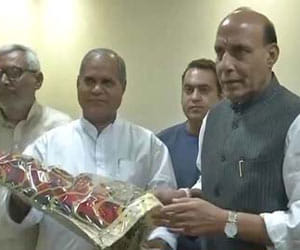 shocking news for congress after tomar left the party