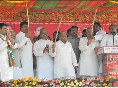 less people in mulayam rally than modi