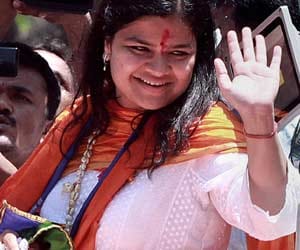pramod mahajan's daughter poonam declares assets worth Rs 108 crore