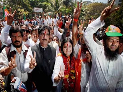 pramod mahajan's daughter poonam declares assets worth Rs 108 crore