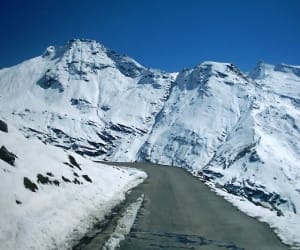 manali leh road is now clear by bro.