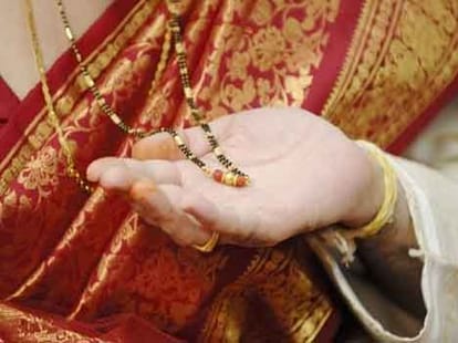 why married women wearing mangalsutra 