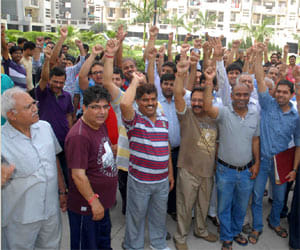 huda made sewerage treatment plant in place of master road