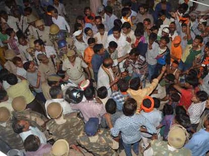 communal tension in kanpur
