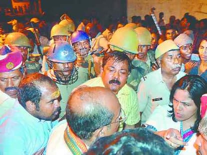 communal tension in kanpur