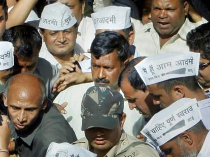 arvind kejriwal meets auto driver lali who slap him