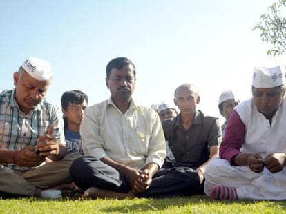 arvind kejriwal meets auto driver lali who slap him