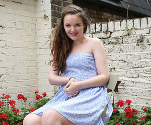 girl who would turn into living statue