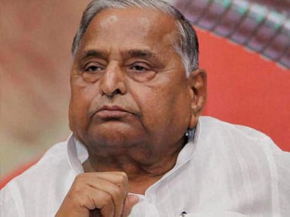 yougth protest against mulayam singh and abu azmi