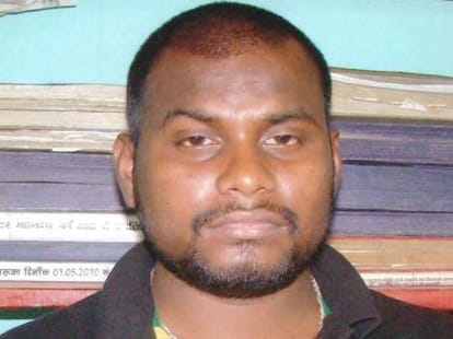 man caught with 50 lac fake notes
