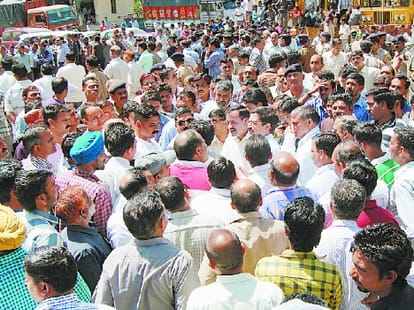 Kavad Yatri attacks on girls in Delhi