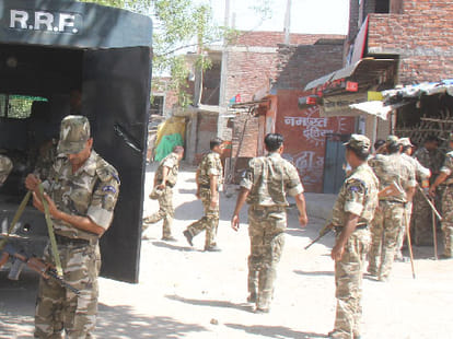 police lathicharge in kanpur