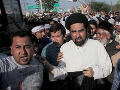 shia muslims protest against karbala case