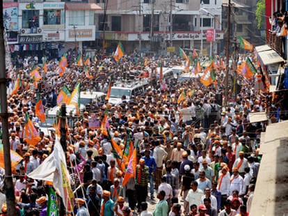 modi balancing act, anandiben as cm and shah in pmo