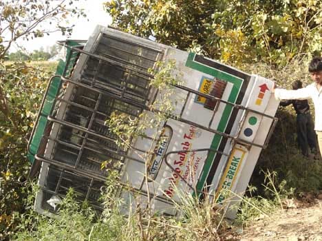 bus falls into ditch, 20 injured