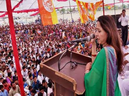 veeru absence gives tension to hema malini in mathura