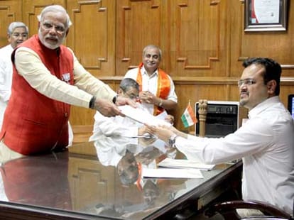 digvijay singh again raised question over modi's marital status