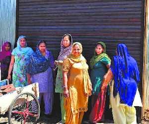 Womens Shut Downed Wine Shop