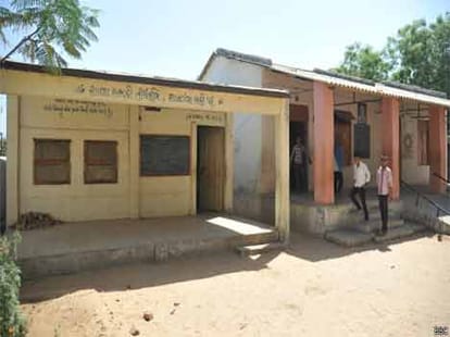 where does jashodaben live after sepration of modi?