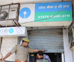attempt to loot in atm booth at midnight