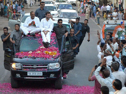 rahul gandhi road show in lucknow