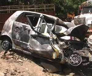 car catches fire, rti activist killed