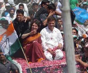 Cops slap notice on SPG for allowing Rahul to sit atop SUV