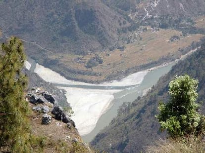 mahakali river turn in india.