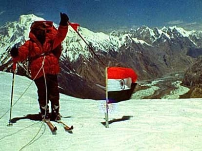 india and pakistan fighting with each-other on one glacier