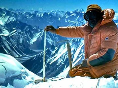 india and pakistan fighting with each-other on one glacier