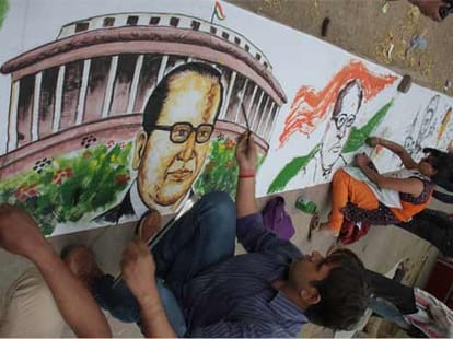 yougth protest against mulayam singh and abu azmi