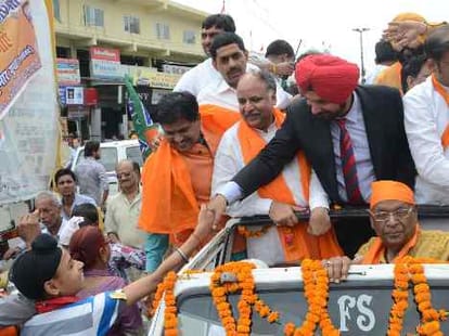 leaders didnt come in sidhu road show