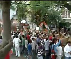 Congress protest outside subramanyam swami residence