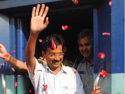 kejriwal ahead of modi in varanasi now, says aap strategist
