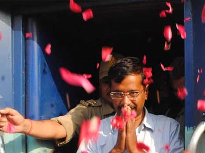 kejriwal funny poster in varanasi