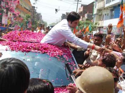 why priyanka gandhi so harsh against varun gandhi