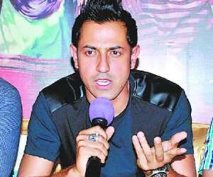 courrt notice to gippy grewal and three others