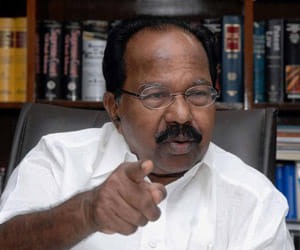 AAP alleges veerapa moily for 52 thousand crore scam
