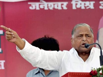 criminals and illiterate in politics