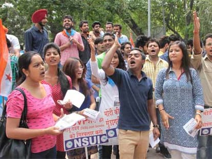 dispute between nsui and abvp in delhi university