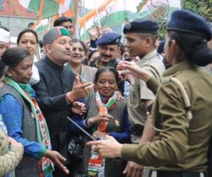 dispute between police and congress worker at shimla 