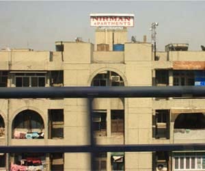 Woman jump off the metro station, dead
