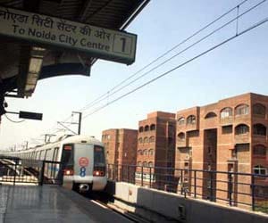 Four metro station was closed to passengers from Delhi Trouble